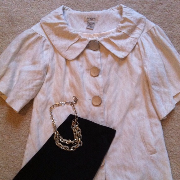 Ivory tunic with feminine round neck. XS