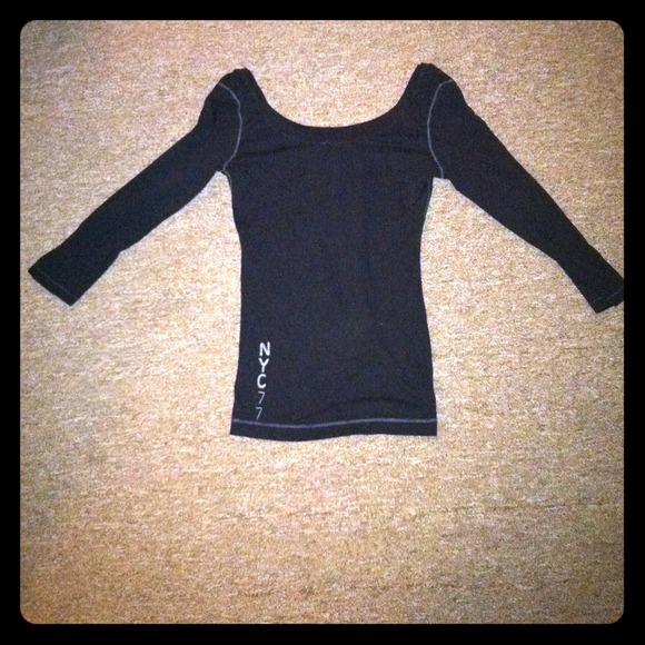 3/4 sleeve black top
