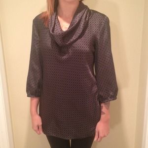 satin-feel 3/4 length tunic with oversized collar