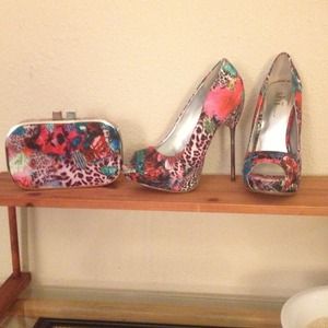 Matching pumps with purse