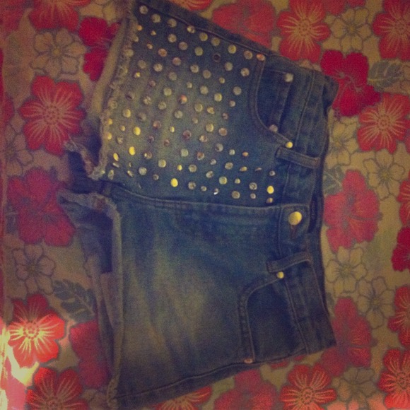 **REDUCED** high waisted denim shorts w/ studds