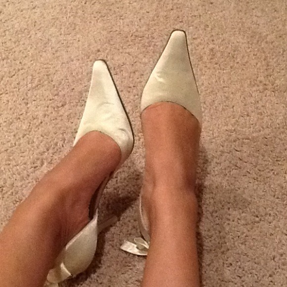 NWOT-cream/ivory satin heels