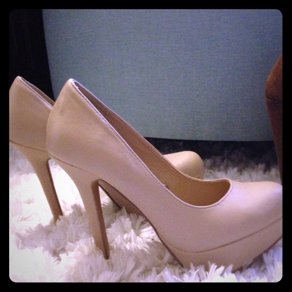 Platform nude pumps hot!!