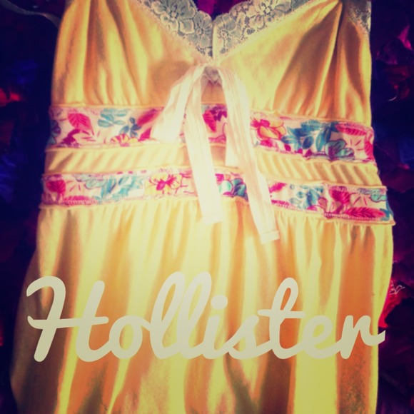 TRADED!!🐾Hollister Top