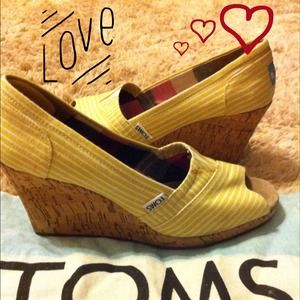 TOMS yellow stripe wedges. Sz 7.5