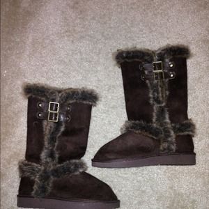 Never used brown boots!! Price is negotiable!