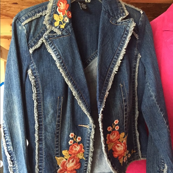 ⭕️sold❌Embroidered dark jean jacket