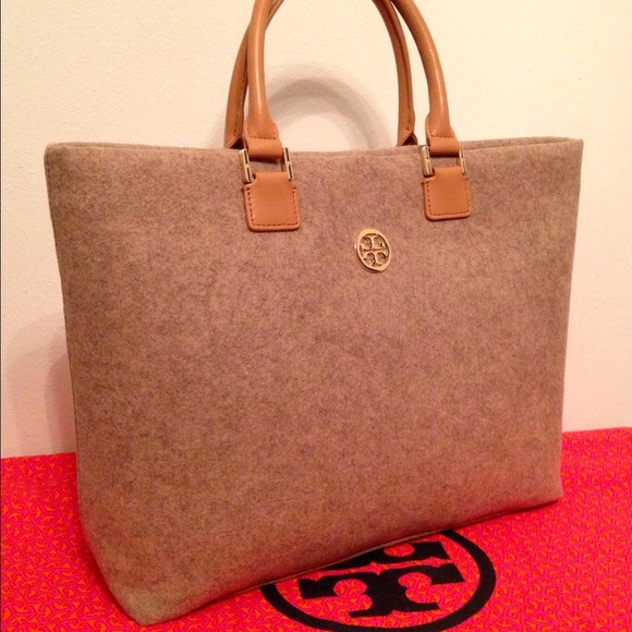 ⛔️SOLD⛔️Tory Burch Beige Tote Bag - Picture 2 of 4