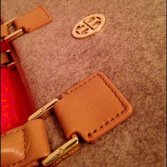 ⛔️SOLD⛔️Tory Burch Beige Tote Bag - Picture 3 of 4