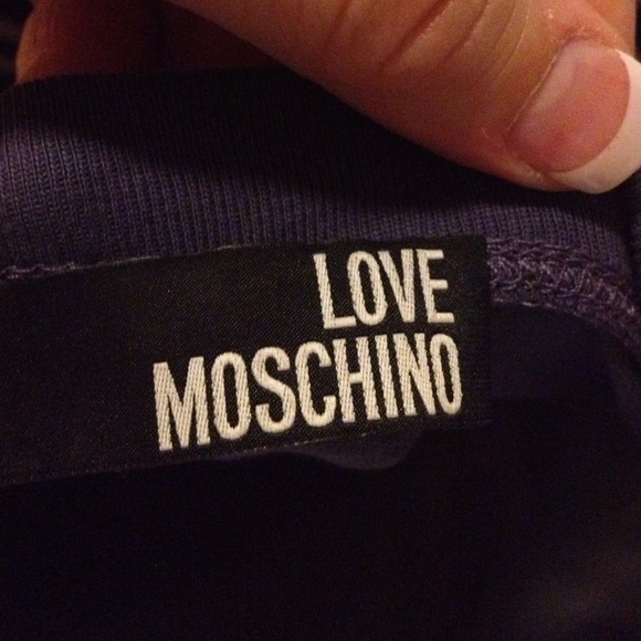 SOLD!LOVE MOSCHINO " Paint Your Love " Graphic Top - Picture 4 of 4