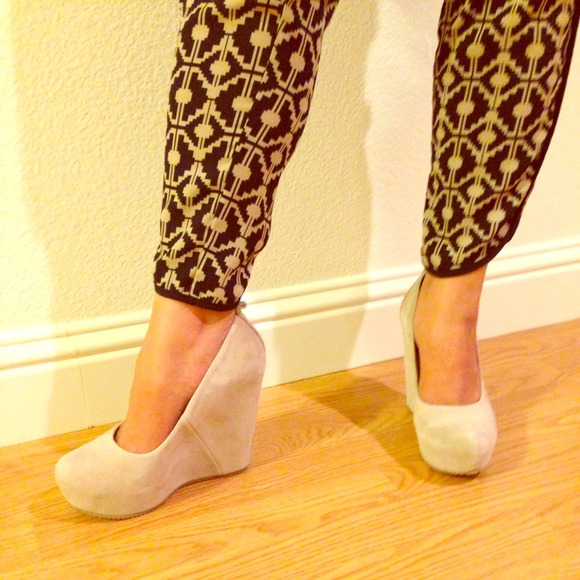 ALDO Shoes - ALDO Calcagni Taupe Suede Platform Heels