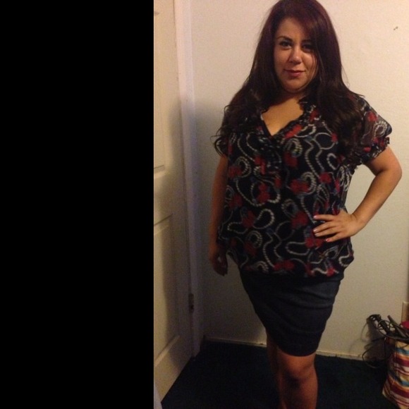 Plus size top - Picture 2 of 3