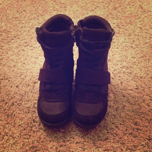 🔺NEW LISTING🔺Black wedge sneakers