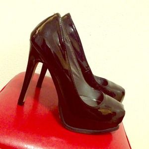 Madden Girl Black patent pumps