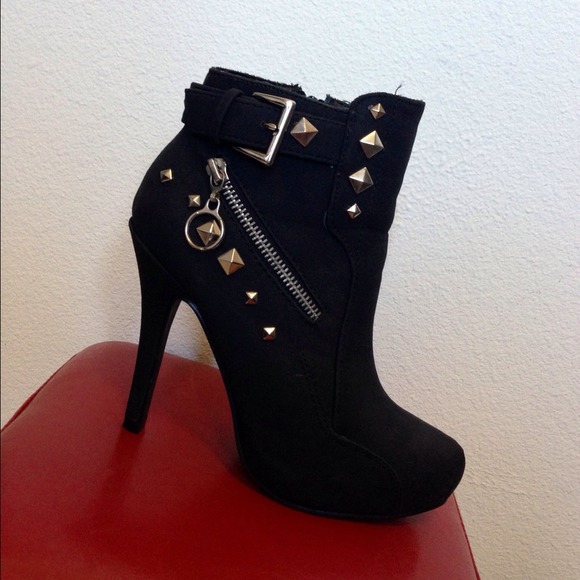 Studded ankle boots - Picture 1 of 3