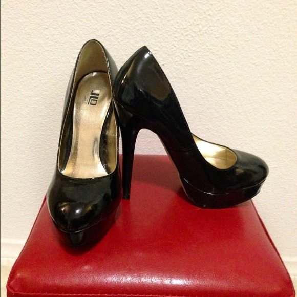 Black patent pumps
