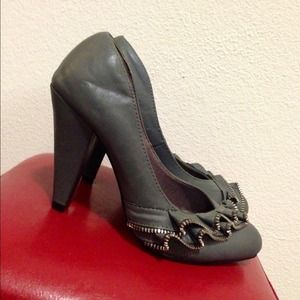 Grey madden girl pumps