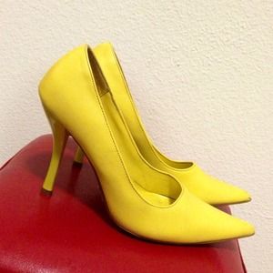 Yellow pumps