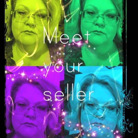 Meet your seller👄