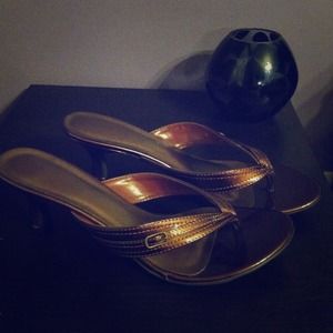 Bronze Maurices kitten heel thong