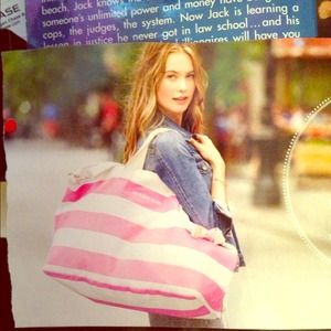 **Trade for @misslysandra**Getaway bag