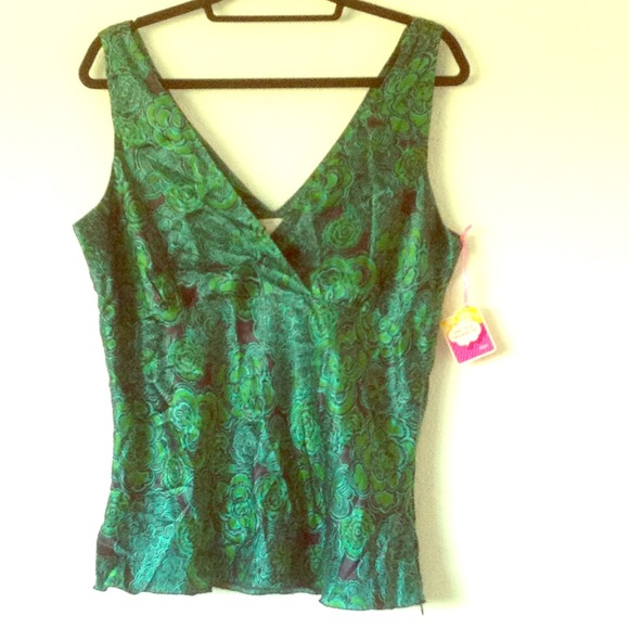 Beautiful Old Navy boobie shirt!