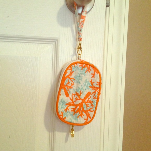 Coral clutch