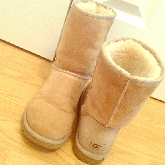 TRADED 🎉🎉 Sand colored Uggs! US Size 7.  🎉🎉