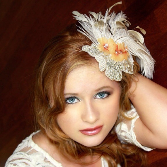 SOLD White ostrich gatsby feather fascinator. - Picture 2 of 4