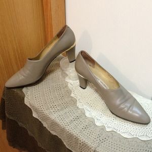 Martinez Valero Taupe Heels