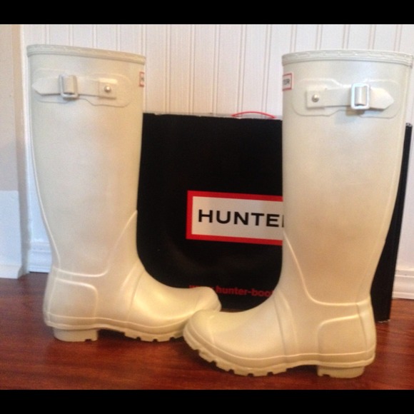 🚫🚫SOLD🚫🚫Pearlescent White Hunter Wellies - Picture 2 of 3
