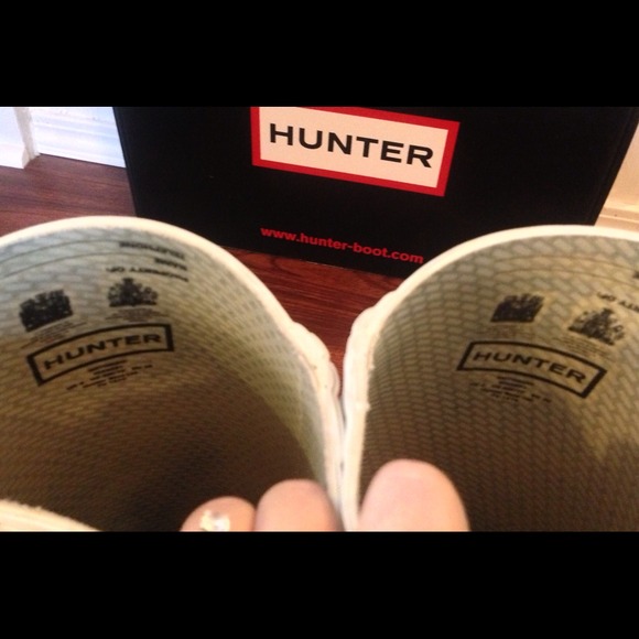 🚫🚫SOLD🚫🚫Pearlescent White Hunter Wellies - Picture 3 of 3