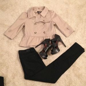 Cropped Ladylike Urban Outfitters Trench!!