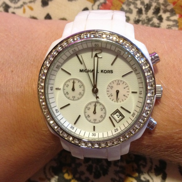 ❌sold❌White Michael Kors watch with diamond detail