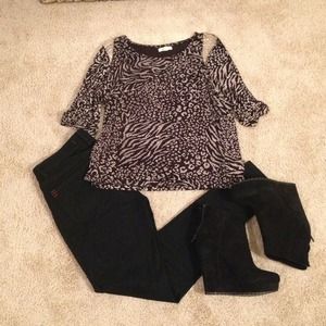 Edgy Graphic Urban Outfitters Top!!