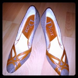 SOLD! DIOR VINTAGE PUMPS