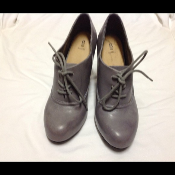 SOLD in bundle Reduced** Slate grey lace up heels