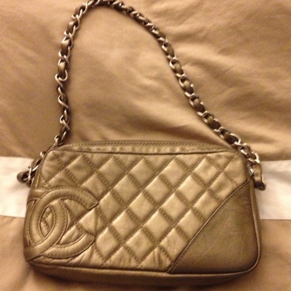 REDUCED💰AUTH 🌺 CHANEL 🌺 champagne color clutch