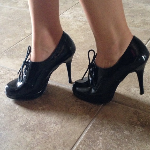♥SOLD IN BUNDLE♥️ Black patent oxfords Forever21