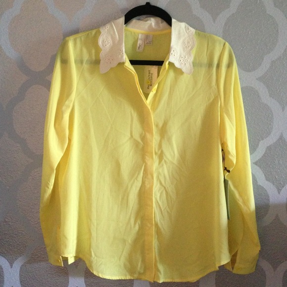 ❌❌SOLD❌❌Yellow shirt- adorable- NWT