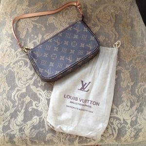 Louis Vuitton Pochette/Clutch Handbag