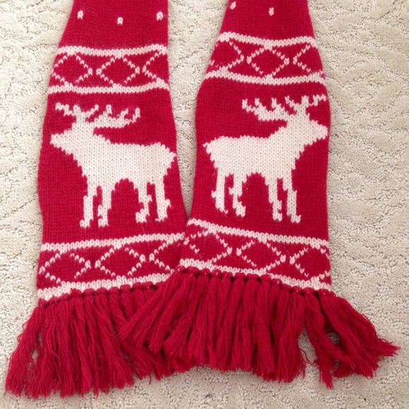 ❌Bundled❌ A&F || Reindeer Scarf - Picture 4 of 4