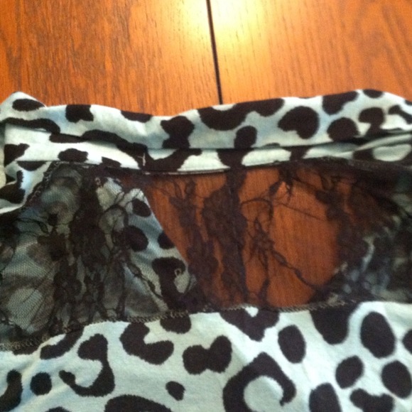 - Leopard Blouse - Picture 2 of 3