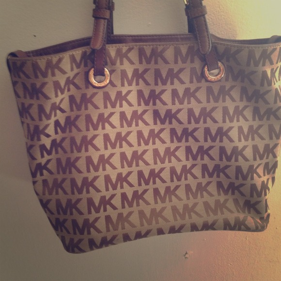Traditional Michael Kors Bucket bag