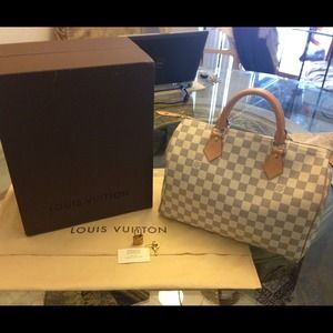 Louis Vuitton speedy30 with dust bag lock & key.