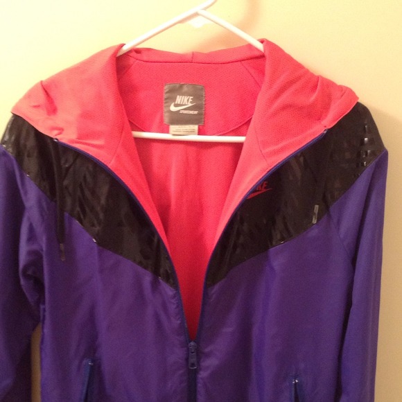 ❌SOLD❌ Nike jacket - Picture 2 of 3