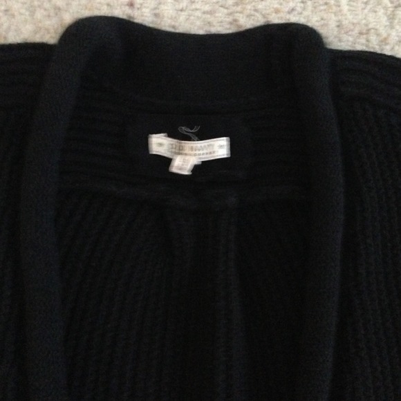 Cute black Old Navy cropped sweater - Picture 2 of 3