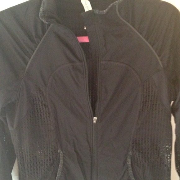 Lululemon fitted mesh light running jacket