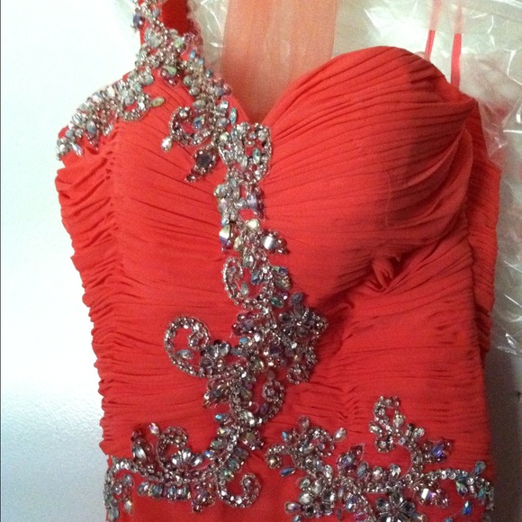 Prom dress - Picture 2 of 3