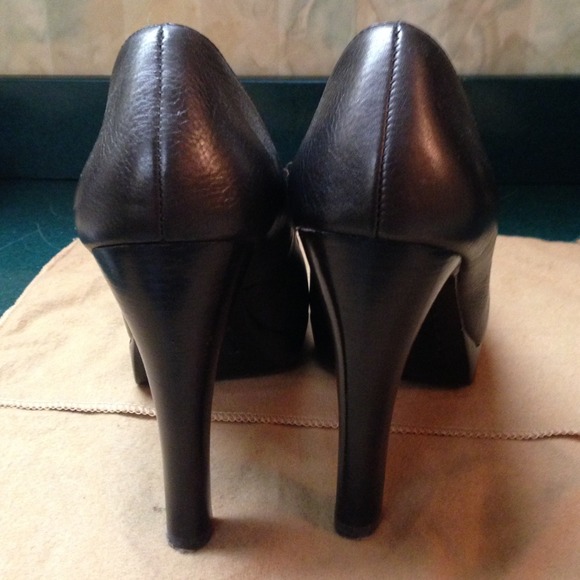 Shoes - Picture 2 of 4